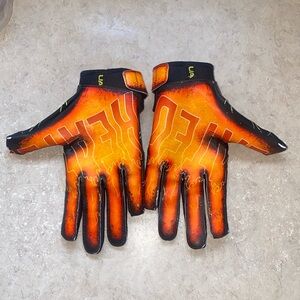 Youth Under Armour football gloves. Small.